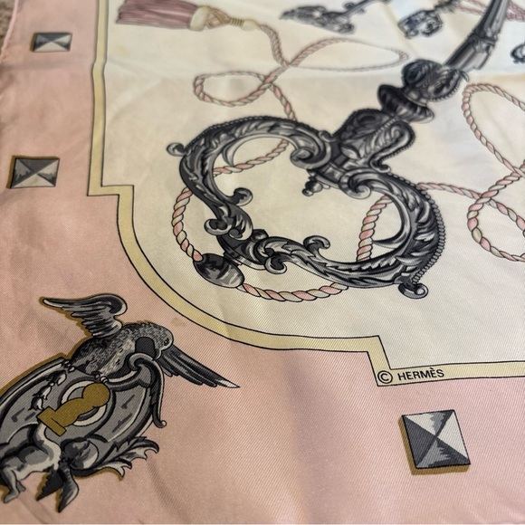 Hermes Scarf Printed  Silk 100% 34x34” with box - Picture 3 of 11